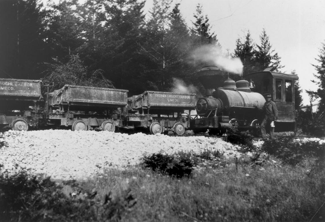 Early 1900's a train hauls lime from the quarry.